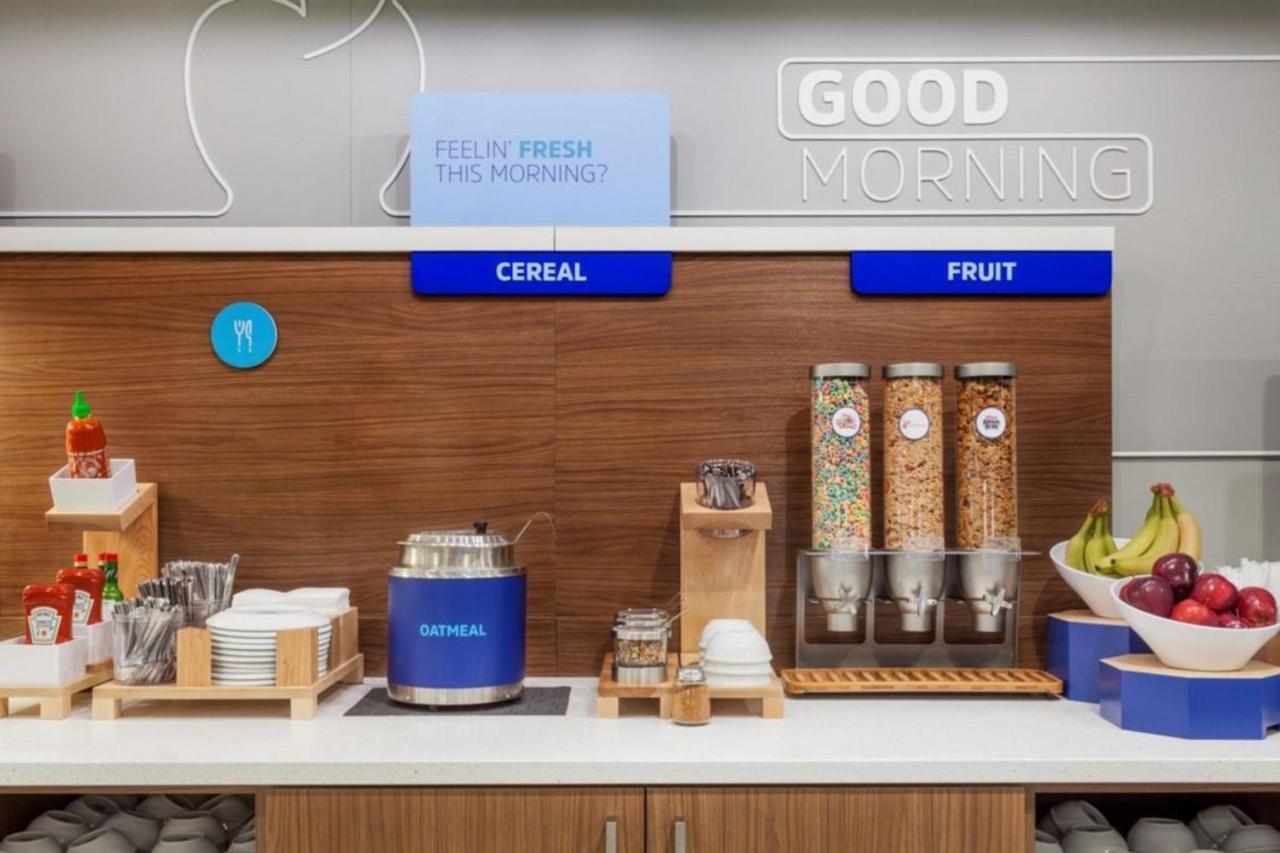 Holiday Inn Express - Strathroy By Ihg Kültér fotó